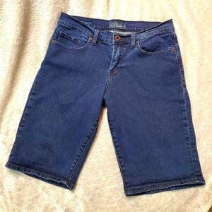 Womans lucky brand Bermuda shorts, size 6/28